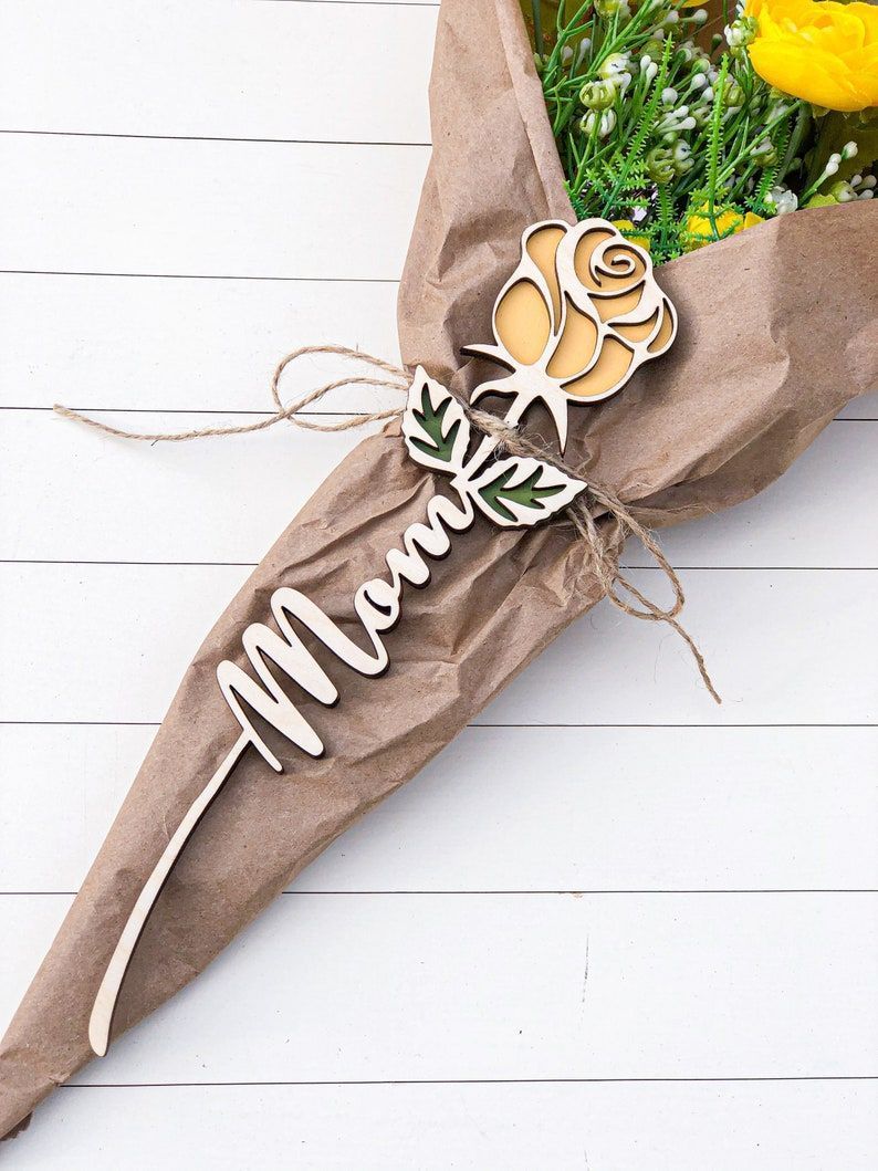 Personalized 'MOM' Flower Bouquet Decoration
